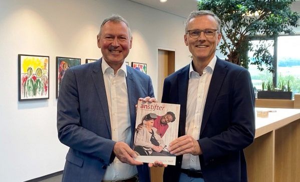 Die Vorstände Dr. Berthold Broll (links) und Dr. Markus Nachbaur präsentieren den Jahresbericht der Stiftung Liebenau.